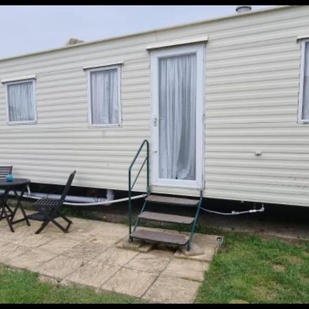 The Ole Faithful Caravan Apartment Jaywick Sands Exterior photo