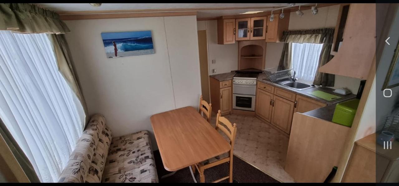 The Ole Faithful Caravan Apartment Jaywick Sands Exterior photo